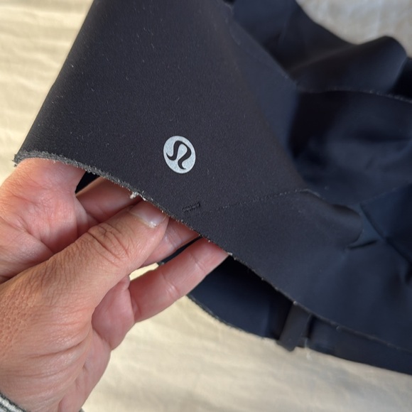 Lululemon Enlite zip front bra- 36C - Picture 6 of 6